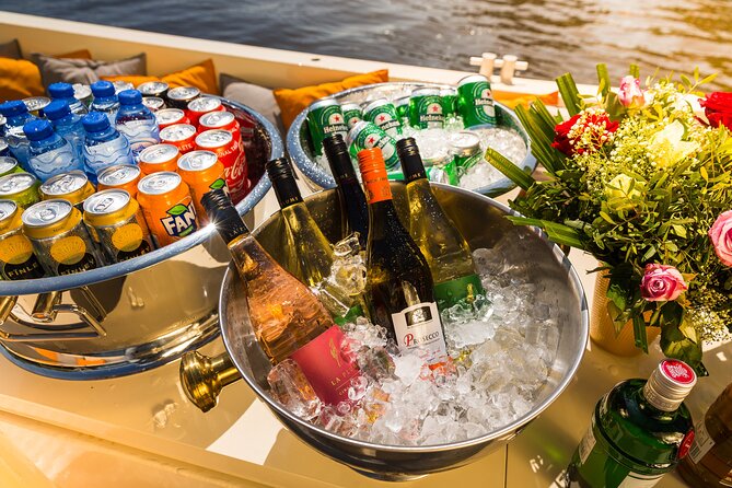 Amsterdam Private Boat Trip with Pizza and Unlimited Drinks - What this Amsterdam pizza cruise is really offering