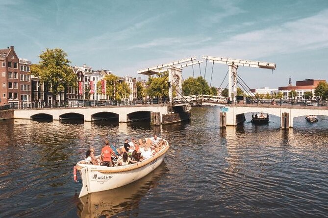 Amsterdam Private Boat Trip with Pizza and Unlimited Drinks - Who should book this private canal outing?