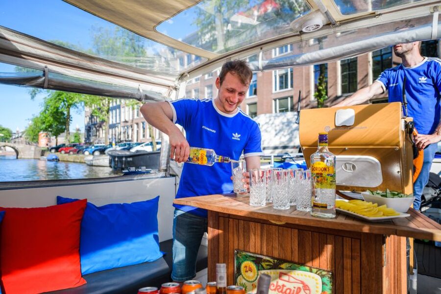 Amsterdam: Private Canal Booze Cruise with Unlimited Drinks - Unlimited Drinks and the Open Bar