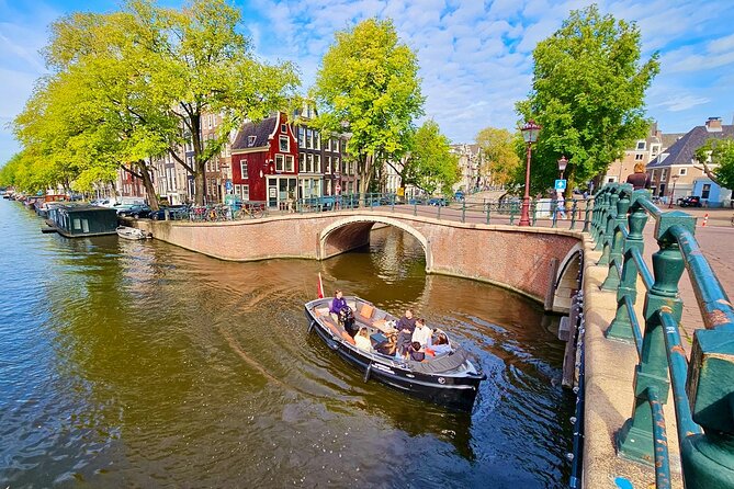 Amsterdam Private Canal Cruise – 90 Minutes through the Old City - Oudezijds Voorburgwal and the Oude Kerk