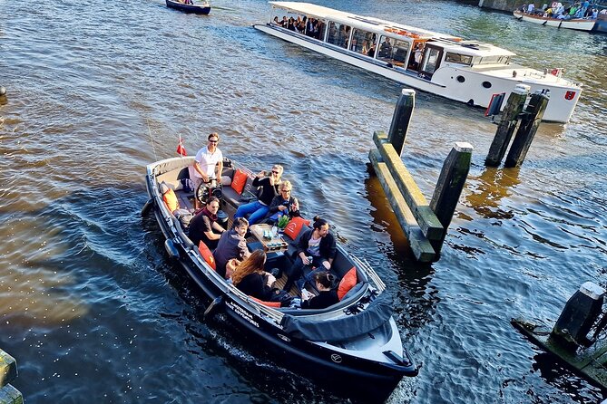 Amsterdam Private Canal Cruise – 90 Minutes through the Old City - First views: dancing houses and the Amstel