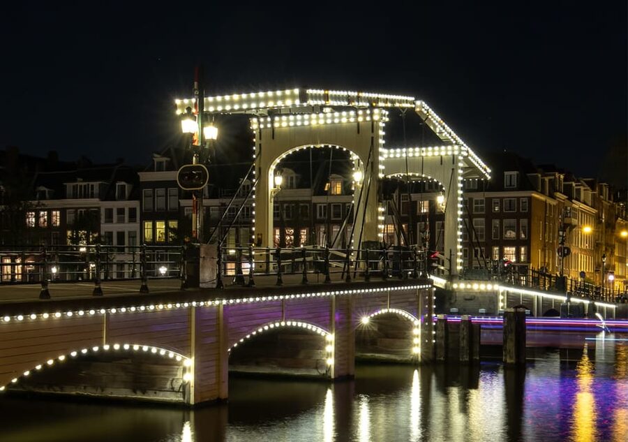 Amsterdam: Private Canal Cruise in German + Unlimited Drinks - Hortus Botanicus and the Portuguese Synagogue