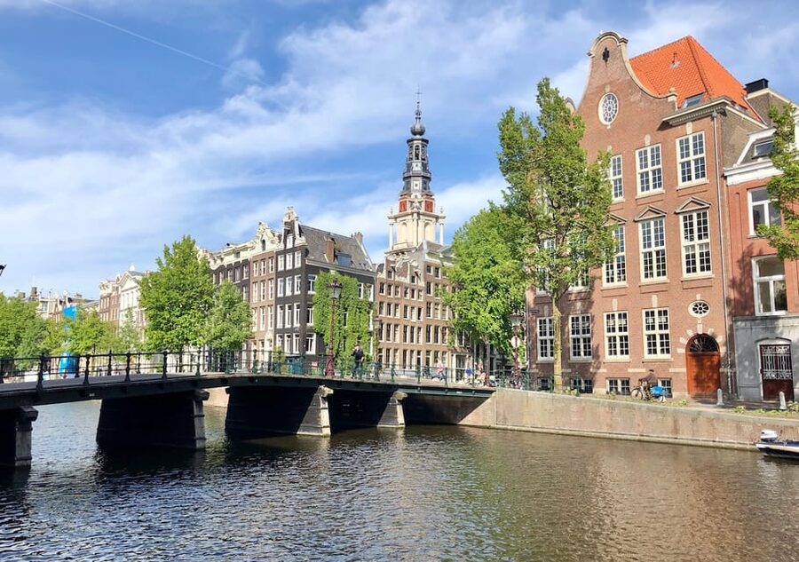Amsterdam: Private Canal Cruise in German + Unlimited Drinks - Prinsengracht and the Magere Brug