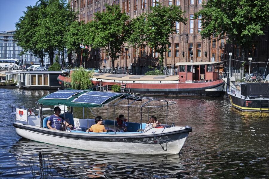 Amsterdam: Private Canal Tour - Stories make the boat ride more than a photo trip