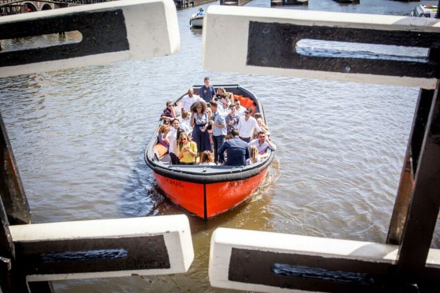 Amsterdam: Private Cruise with Drinks & Optional Snacks - Important drawbacks: music, cleanliness, and reliability