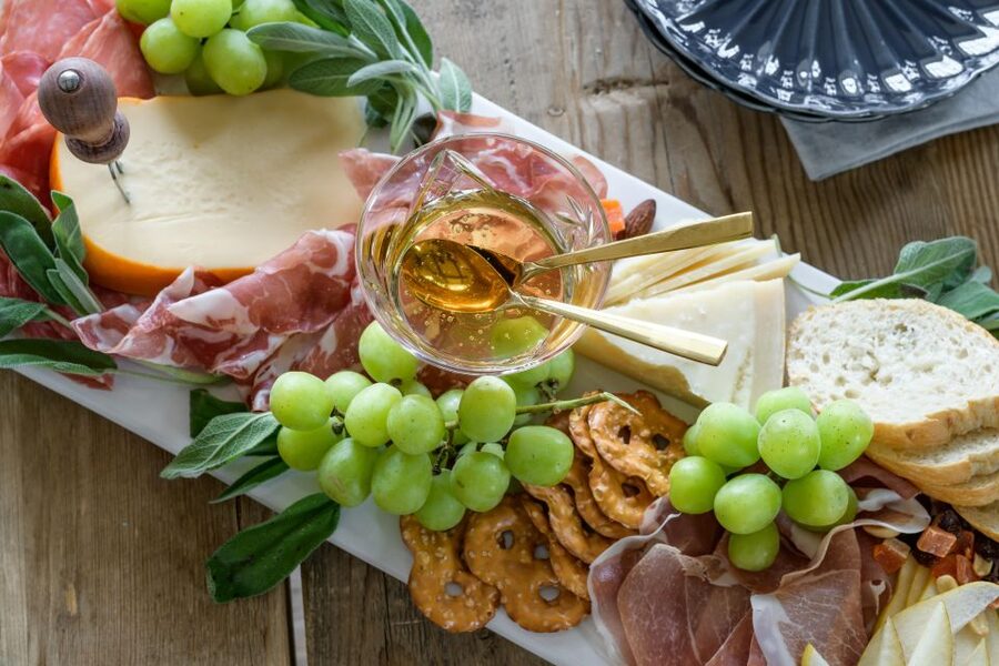 Amsterdam: Private Cruise with Drinks & Optional Snacks - Settling into a 90-minute private canal cruise