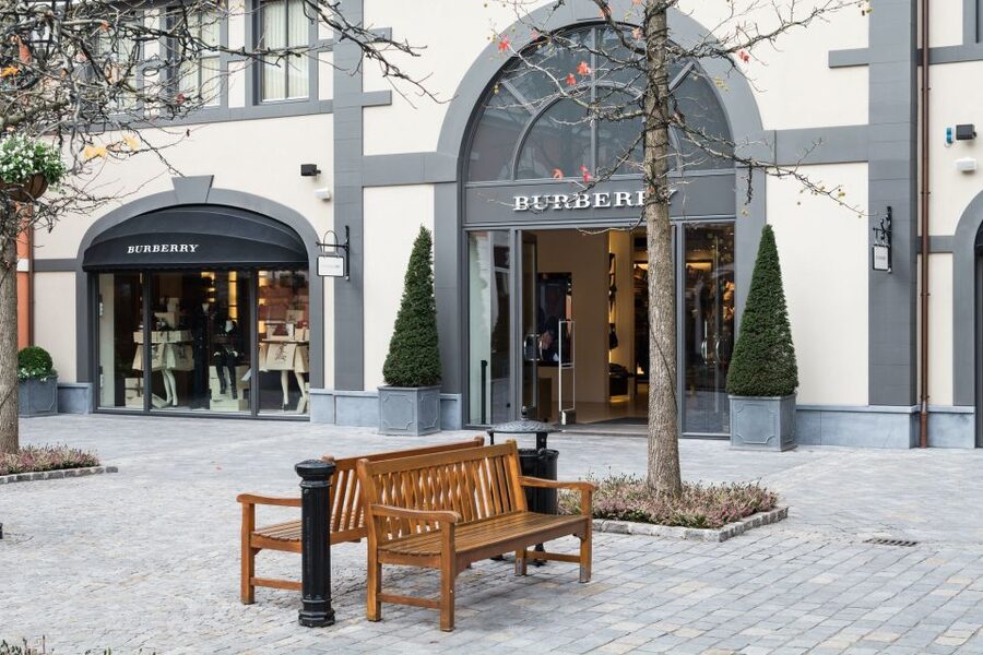 Amsterdam: Private Day Trip to Designer Outlet Roermond - Lunch and breaks inside the outlet
