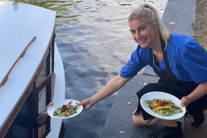 Amsterdam Private Dinner Cruise incl Drinks & 2-course Dinner 2hr - Ordering the two-course dinner