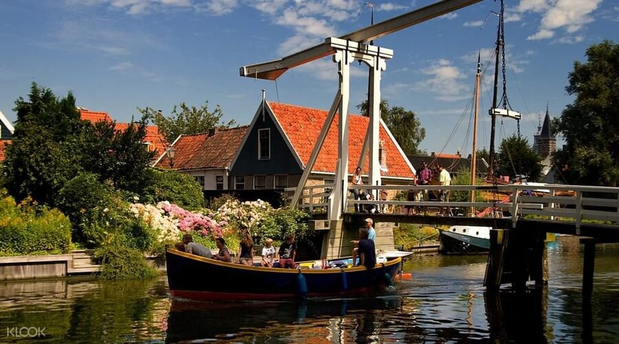 Amsterdam: Private green tour !!! Windmills, castle - Why this route works so well from Amsterdam