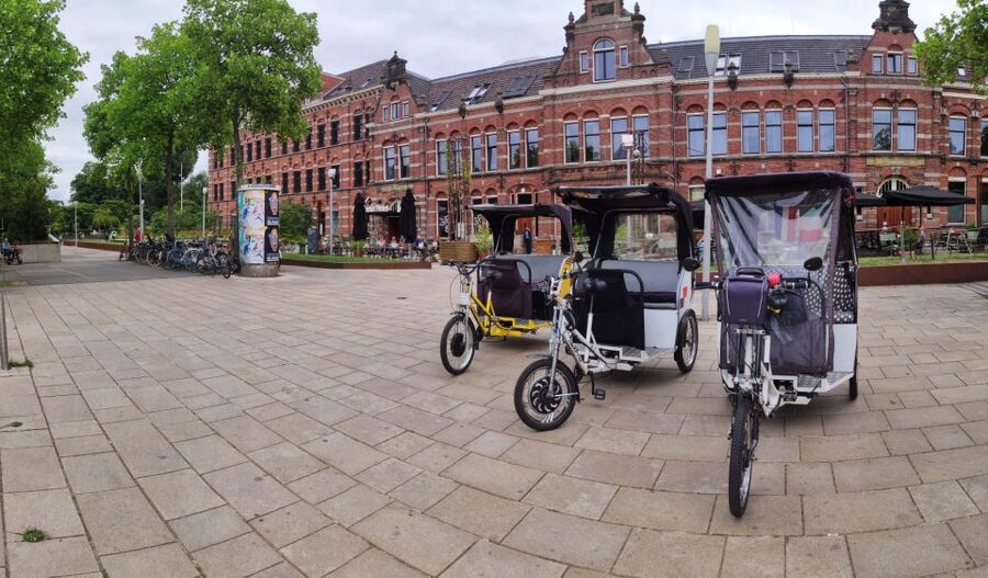 Amsterdam: Private Guided City Tour by Pedicab - Key Points Before You Book