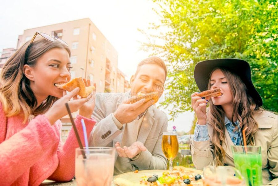 Amsterdam: Private Luxury Cruise with Pizza and Drinks - Unlimited beer, wine, and soft drinks