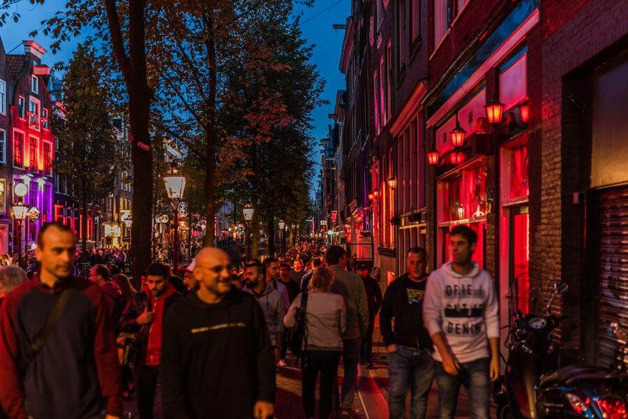 Amsterdam: Private Night Tour of Speakeasies and Bars - Should you book the Amsterdam private night tour?
