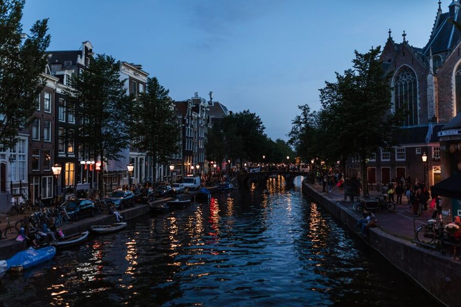 Amsterdam: Private Night Tour of Speakeasies and Bars - Starting in Jordaan with a local guide