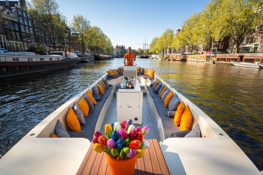 Amsterdam: Private Prosecco Canal Cruise Tour - Anne Frank’s House and central landmarks from the water