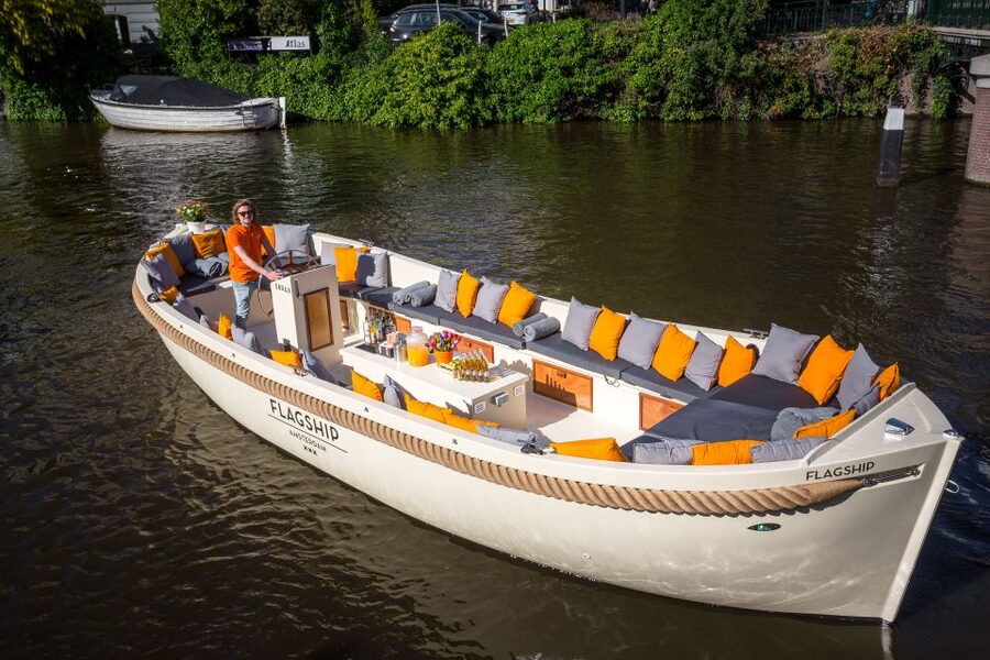 Amsterdam: Private Prosecco Canal Cruise Tour - What the skipper adds to the experience