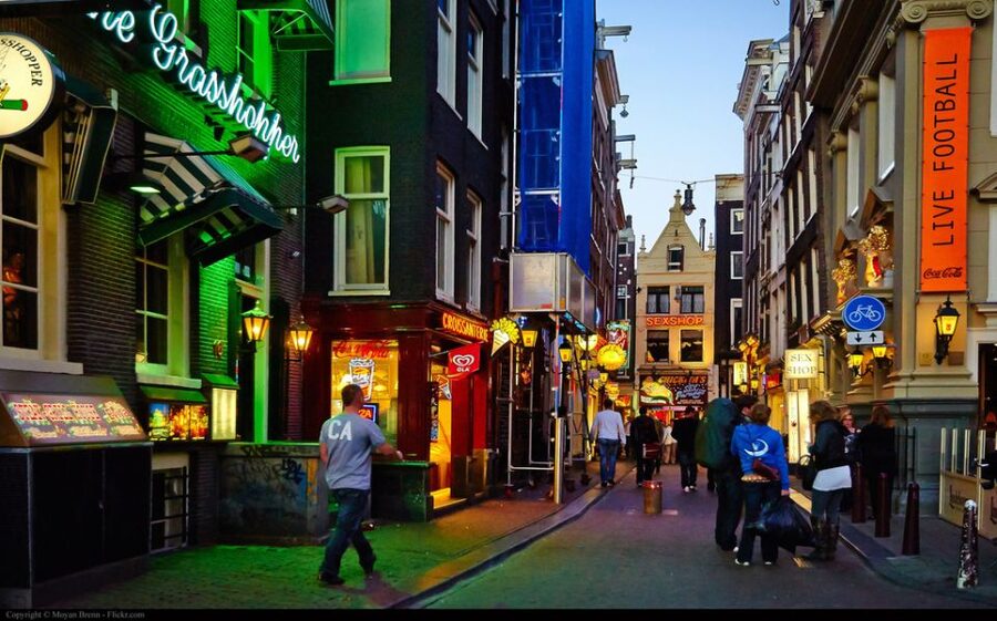 Amsterdam: Private Red Light District and Food Tour - The Oude Kerk beside the red-lit streets