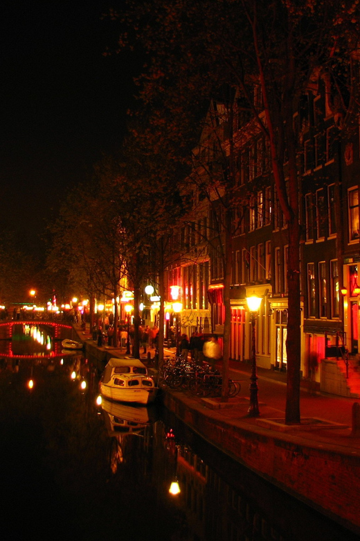 Amsterdam: Private Red Light District Tour in Spanish - The Old Church and Amsterdam’s oldest streets
