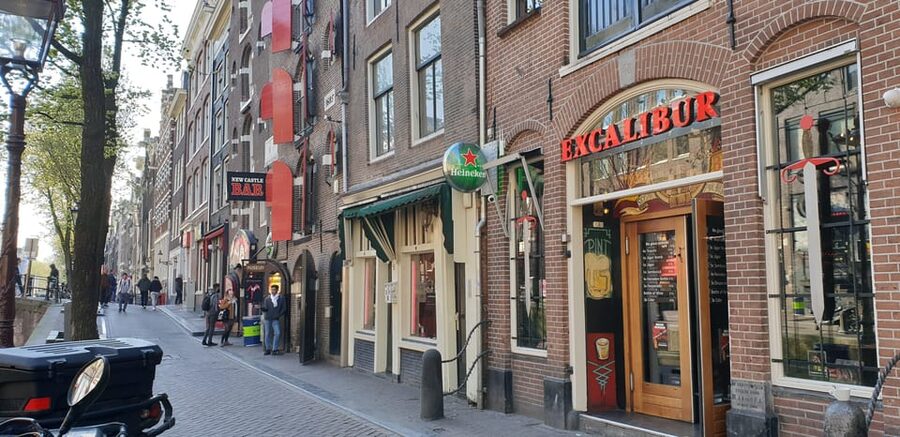 Amsterdam: Private Red Light District Tour in Spanish - Zeedijk Street and Amsterdam’s Chinatown