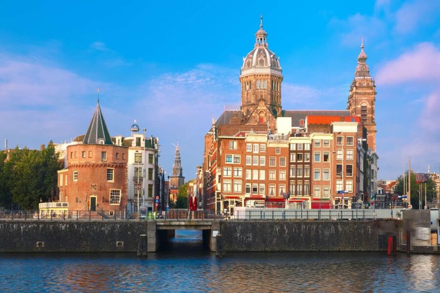 Amsterdam: Private Rijksmuseum Tour with Optional Pickup - Meeting your guide at Museumplein