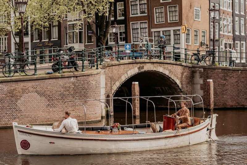 Amsterdam: Private Romantic Canal Cruise w. Prosecco/Snacks - Why a private boat works better for a romantic outing