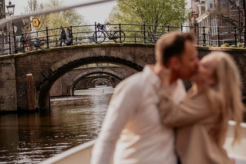 Amsterdam: Private Romantic Canal Cruise w. Prosecco/Snacks - Meeting at Keizersgracht 401