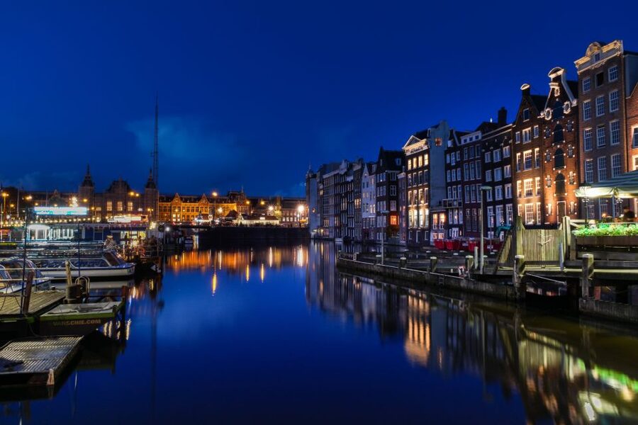 Amsterdam: Private Romantic Evening Boat Tour with Prosecco - Key details at a glance