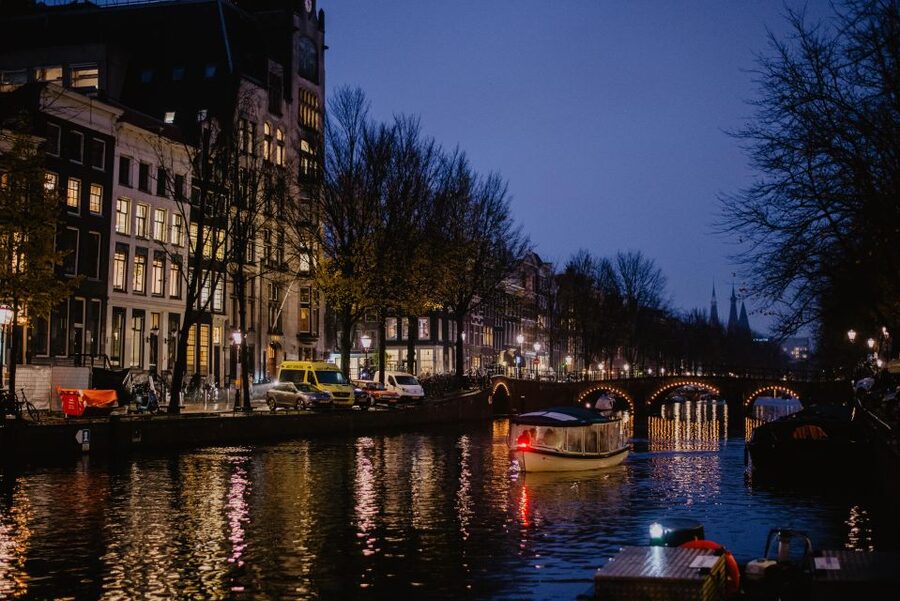 Amsterdam: Private Romantic Evening Boat Tour with Prosecco - Keizersgracht and the canal belt