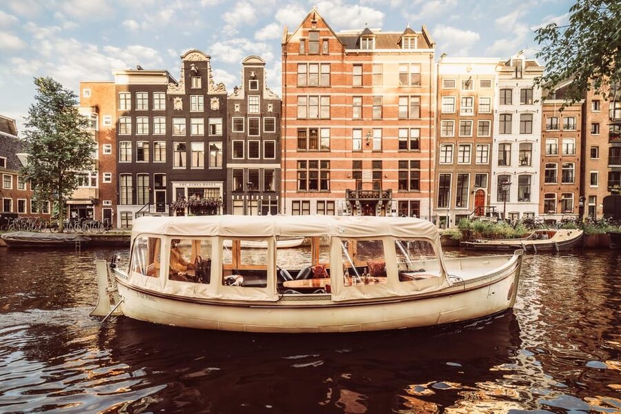 Amsterdam: Private Romantic Evening Boat Tour with Prosecco - Reguliersgracht, the bridge-lined photo stop