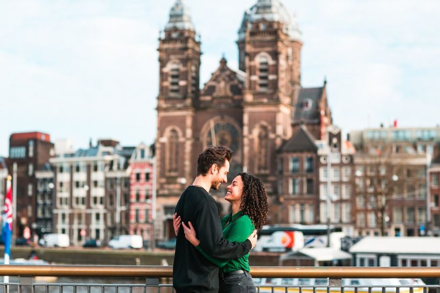 Amsterdam: Professional photoshoot at Centraal Station - Best Uses for Couples, Families, and Solo Visitors