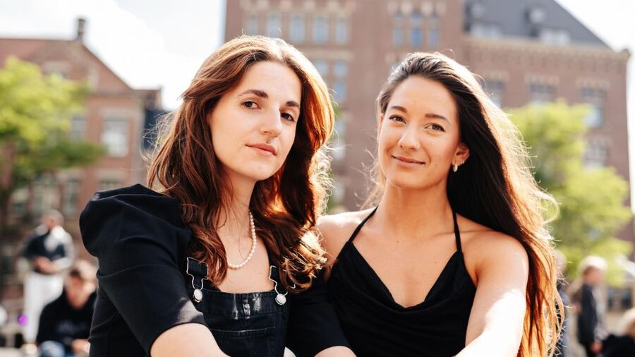 Amsterdam: Professional photoshoot at Dam Square. - Key points at a glance
