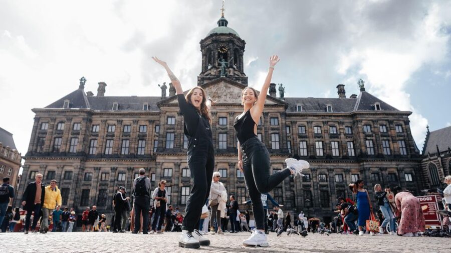 Amsterdam: Professional photoshoot at Dam Square. - Why Dam Square makes a useful photo setting