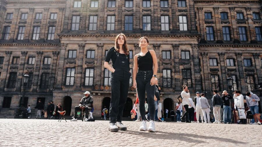 Amsterdam: Professional photoshoot at Dam Square. - Timing, flexibility, and practical value