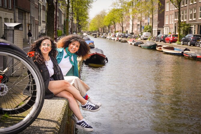 Amsterdam: Professional Photoshoot at the Canals - Brouwersgracht, Amsterdam’s elegant opening scene