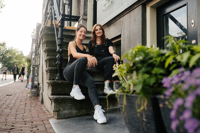 Amsterdam: Professional Photoshoot at the Canals - Finishing at Amsterdam Centraal Station