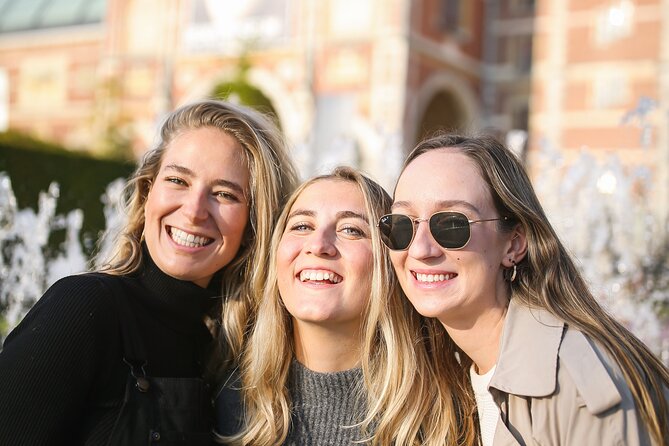 Amsterdam: Professional Rijksmuseum & Museumplein Photoshoot - Meeting at Museumplein and getting ready