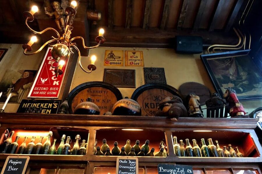 Amsterdam: Red Light District 1-hour Smartphone Audio Tour - Nieuwmarkt and the Waag: A Strong Finish