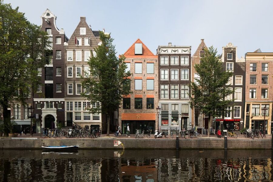 Amsterdam: Red Light District 1-hour Smartphone Audio Tour - Oude Kerk: Amsterdam’s Oldest Building