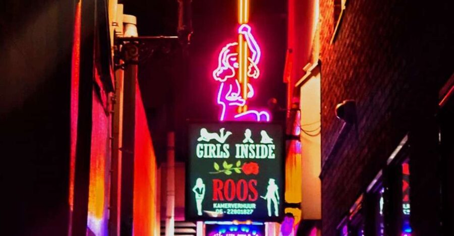 Amsterdam: Red Light District and Coffeeshop Culture Tour - Walking into the Red Light District