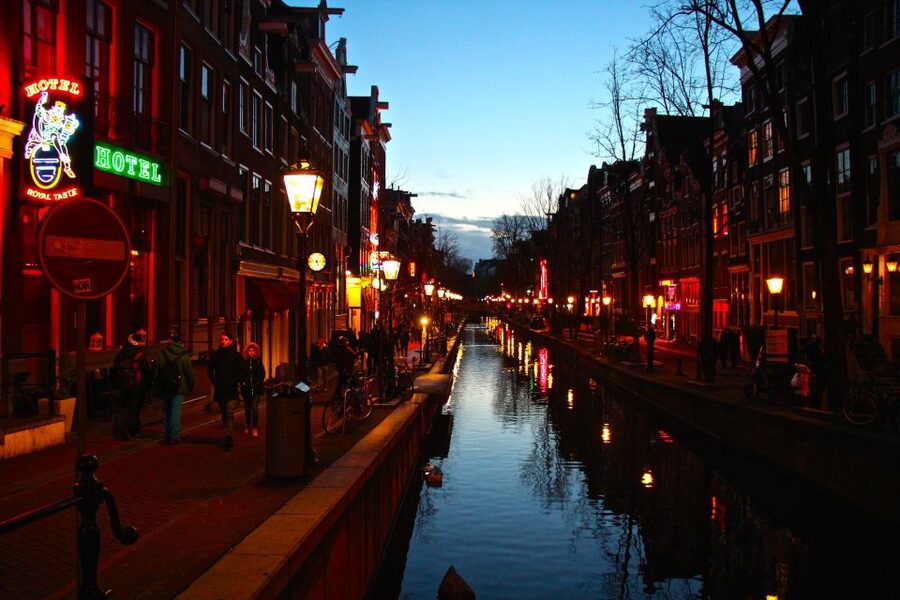 Amsterdam: Red Light District and Coffeeshop tour - Is $40 a fair price?