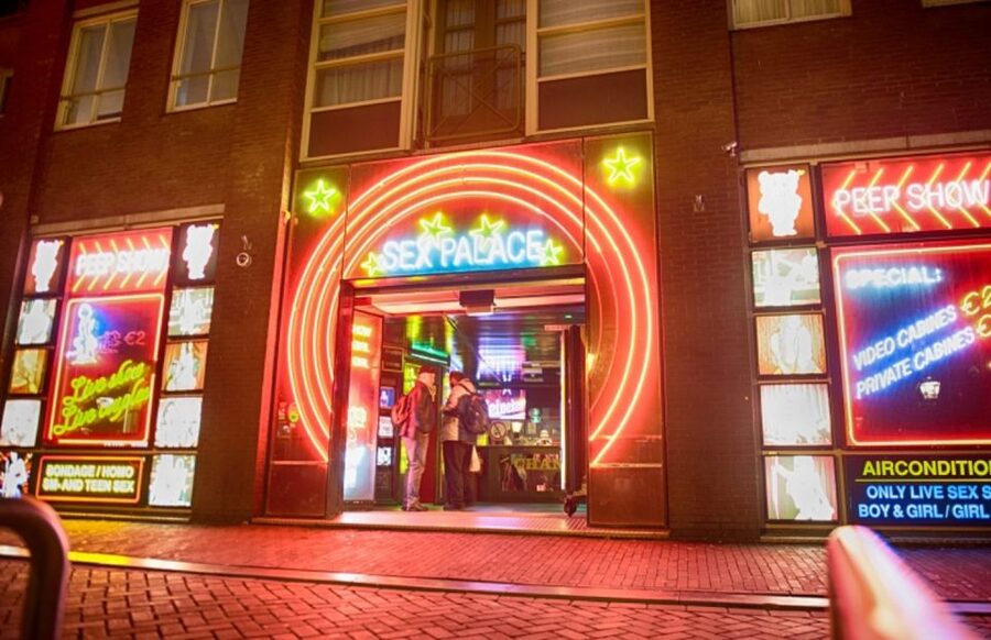 Amsterdam: Red Light District Exclusive Night Tour - Oude Kerk, Amsterdam’s oldest building