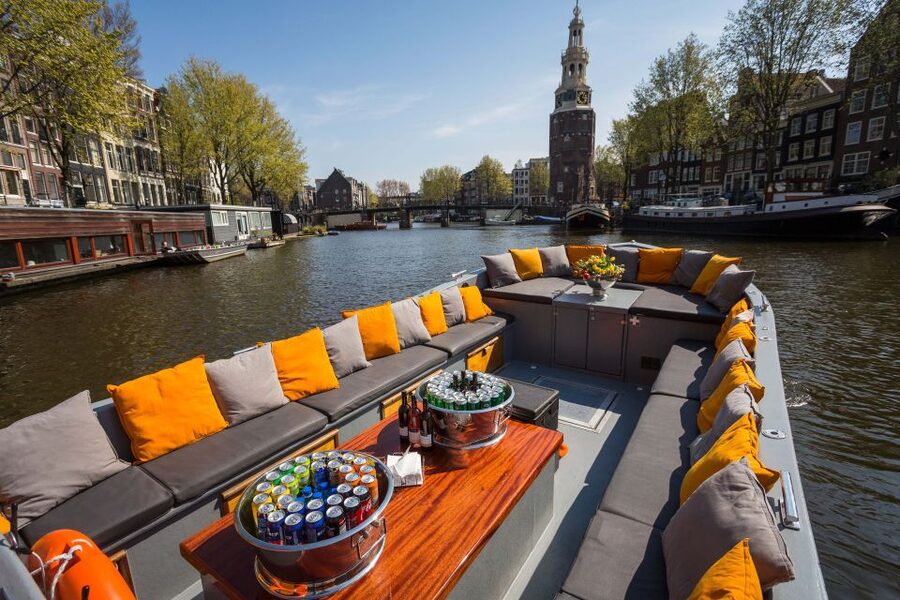 Amsterdam: Red-Light District Pub Crawl and Booze Boat Tour - Who will enjoy this most?