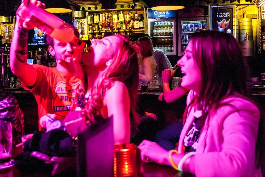 Amsterdam: Red Light District Pub Crawl with Unlimited Shots - Key points before you book