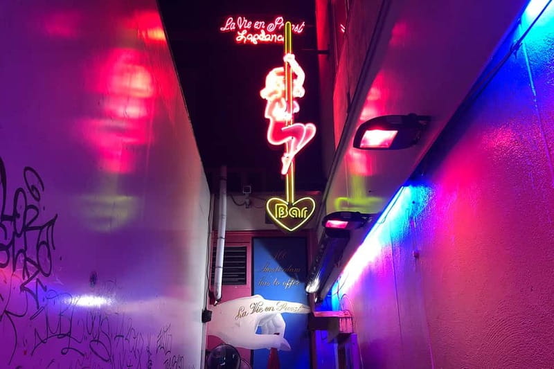 Amsterdam: Red Light District Tour - Warmoesstraat and the edge of De Wallen