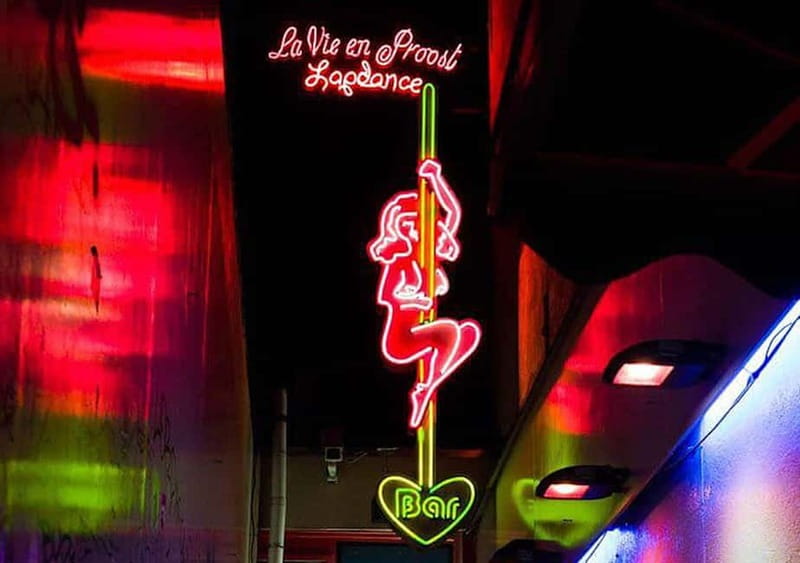 Amsterdam: Red Light District Tour in German/English/Italian - Pace, group atmosphere, and guide quality