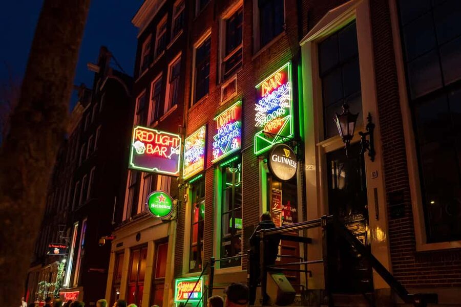 Amsterdam: Red Light District Tour in German/English/Italian - Why this short walk is worth your time