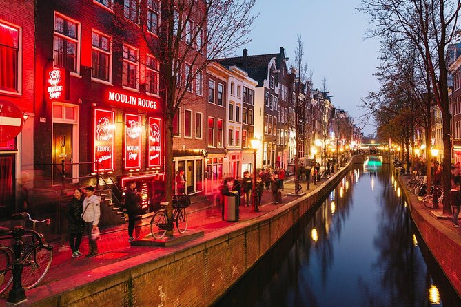 Amsterdam Red Light District Walking Tour in EN/DE/IT/ES - The difficult questions about worker safety