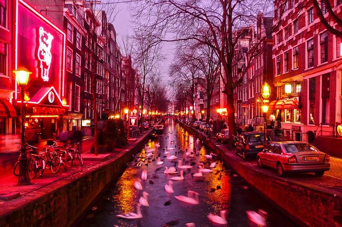 Amsterdam Red Light District Walking Tour in EN/DE/IT/ES - Oudezijds Voorburgwal and the optional peepshow
