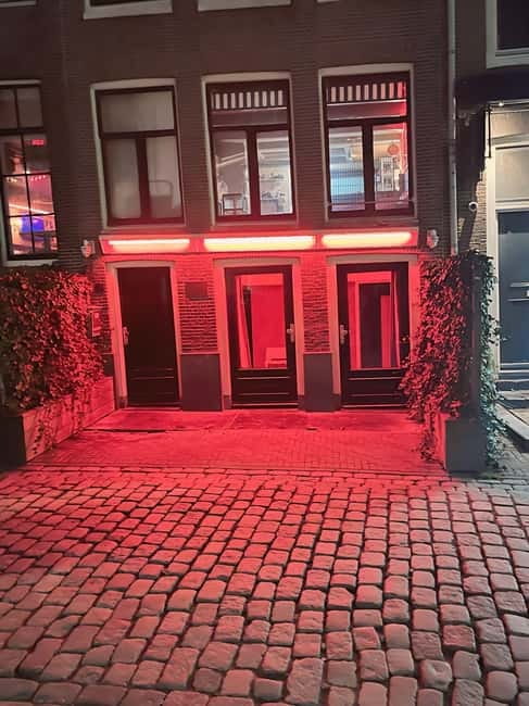 Amsterdam: Red light tour in German/English for groups of 4 people or more - Key points at a glance
