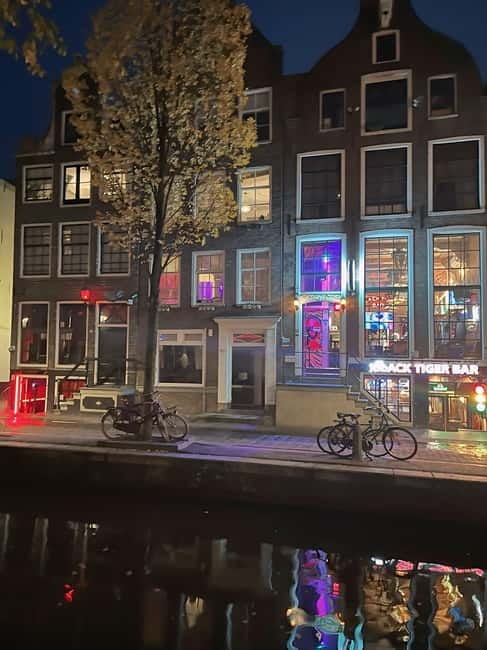 Amsterdam: Red light tour in German/English for groups of 4 people or more - Chinatown, Nieuwmarkt, and the Old Church