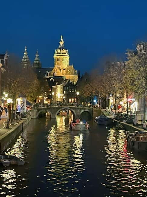 Amsterdam: Red light tour in German/English for groups of 4 people or more - The main mile and window-lined alleys